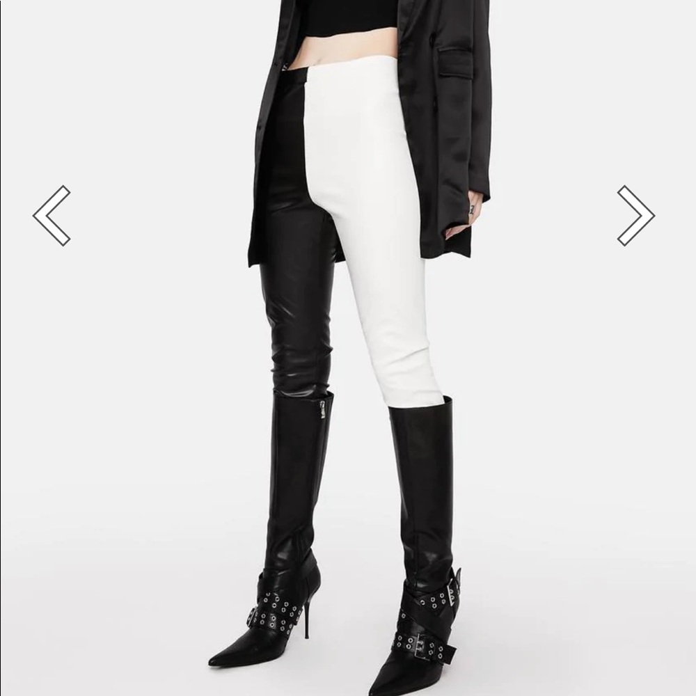 “Your Move Now Two Tone Leggings”